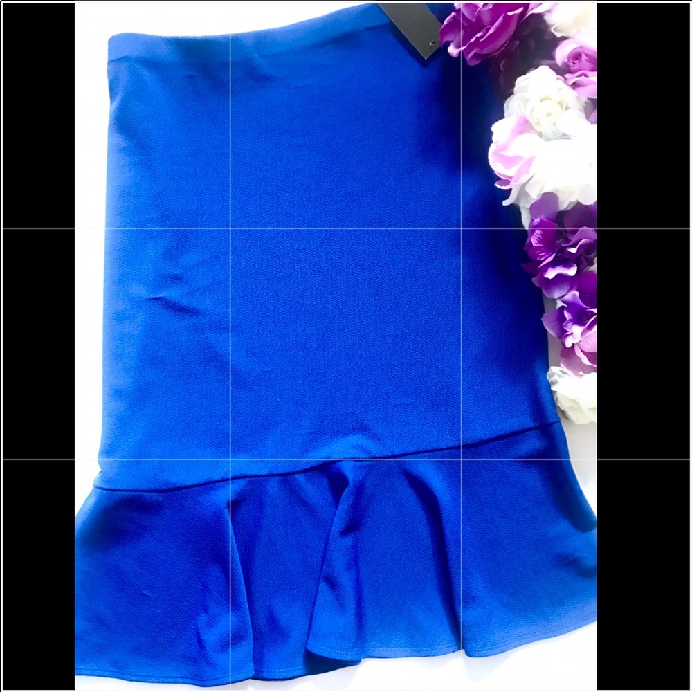 PENCIL SKIRT WITH RUFFLE DETAIL
